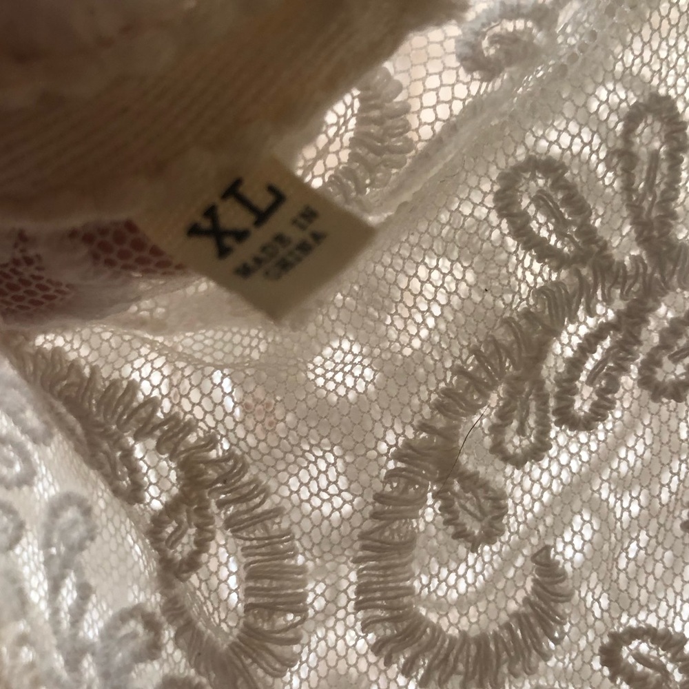 🤍EMBROIDERY TOP🤍 - Picture 7 of 10